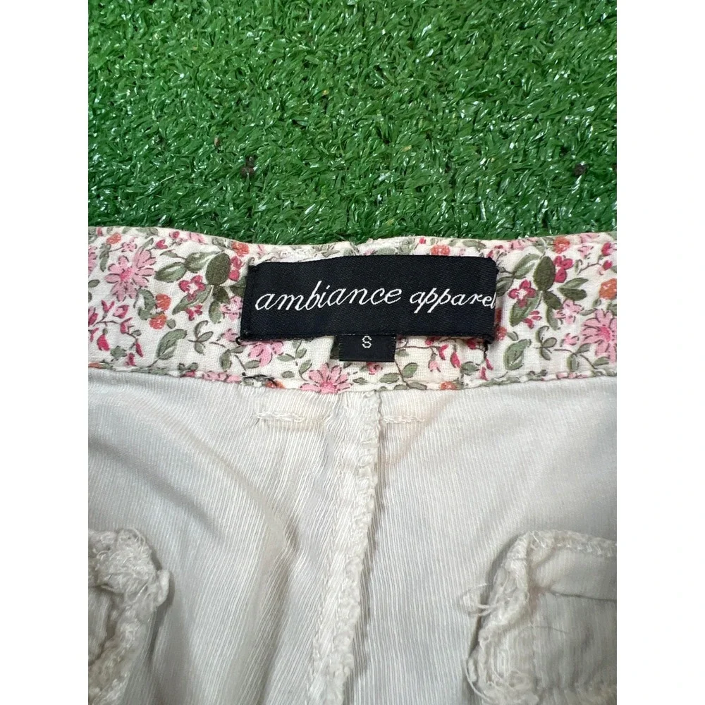 Ambiance Women's Floral Print Trim‎ Casual Summer Shorts size Small